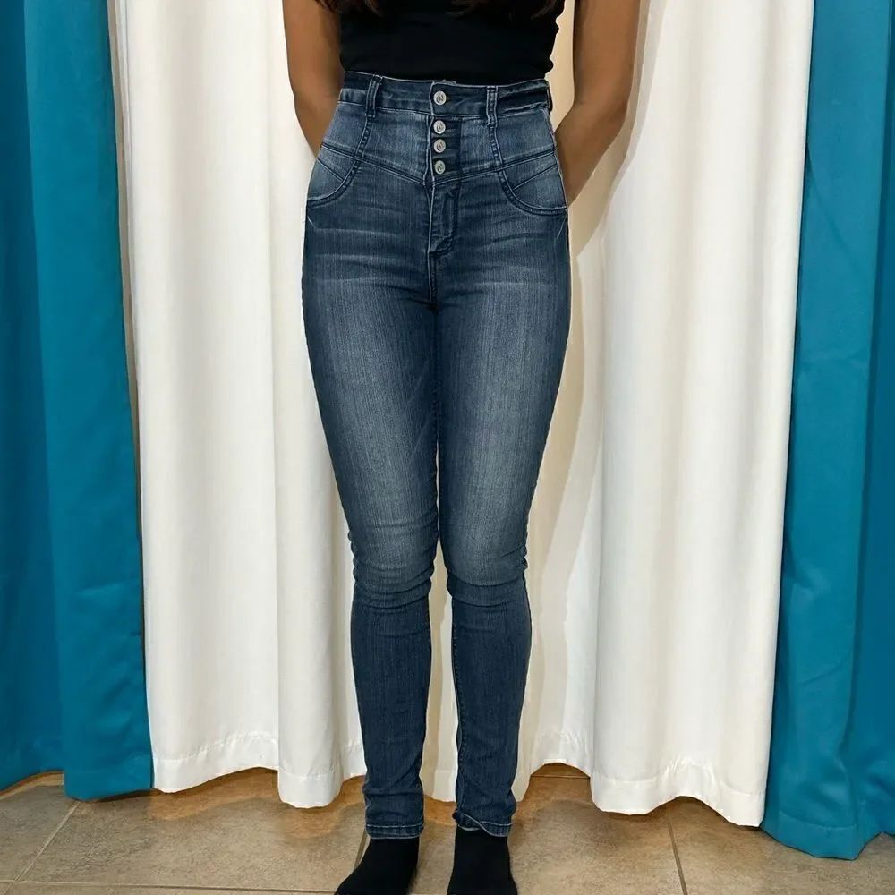 💚 A17 Cello Jeans high rise stretch blue jeans.